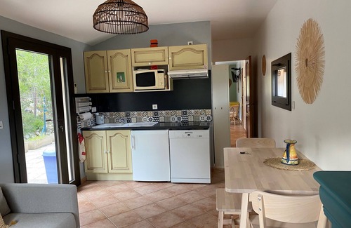 Esparron-de-Verdon Apartamento | Hugo's Garriga with its terrace and private access to Lake Esparron de Verdon