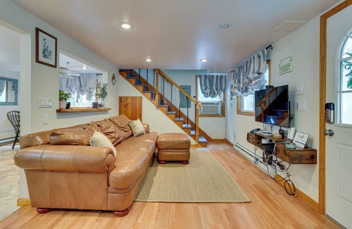 Circleville Cabaña | Huguenot Retreat w/ Screened Porch & Lake Access!