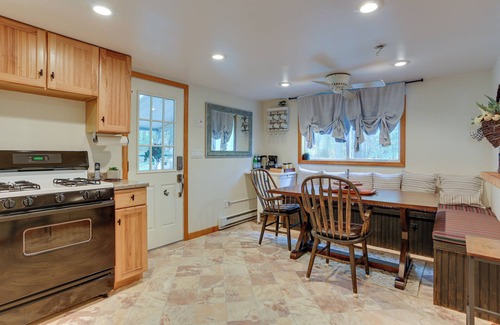 Circleville Cabaña | Huguenot Retreat w/ Screened Porch & Lake Access!