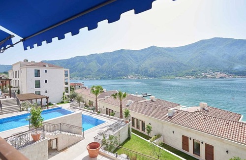 Dobrota Apartamento | Huma Suite with Seaview