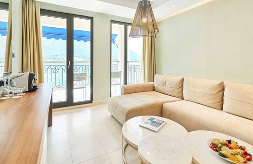 Dobrota Apartamento | Huma Suite with Seaview