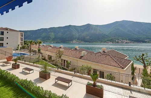 Dobrota Apartamento | Huma Three Bedroom Family Penthouse with Sea View