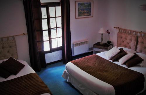 Villecroze Hotel | HUMAN HOTEL RESTAURANT Park