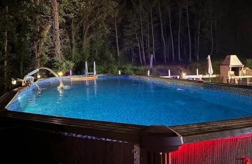 Villecroze Hotel | HUMAN HOTEL RESTAURANT Park