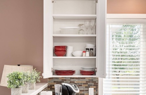 McKenzie Towne Casa | "Hummingbird" 2 Bed Carriage House with 3 beds!