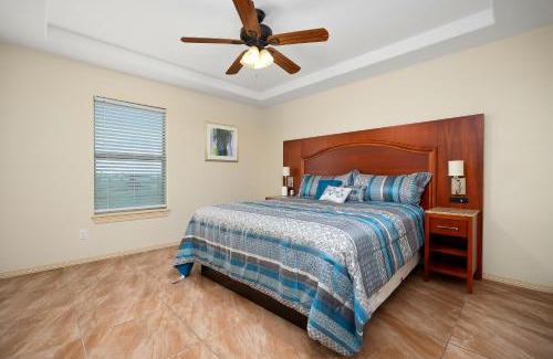 Pharr Apartamento | Hummingbird Haven 7 w King bed free parking Patio