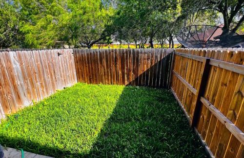 Pharr Apartamento | Hummingbird Haven 7 w King bed free parking Patio