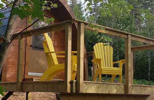 Englishtown Cabina | Hummingbird Hike-In Sleeping Pod at Sally's Brook Wilderness Cabins