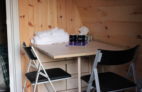 Englishtown Cabina | Hummingbird Hike-In Sleeping Pod at Sally's Brook Wilderness Cabins