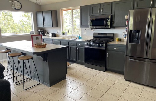 Woodland Park Casa | Hummingbird Point is a spacious mountainside house in Woodland Park Colorado
