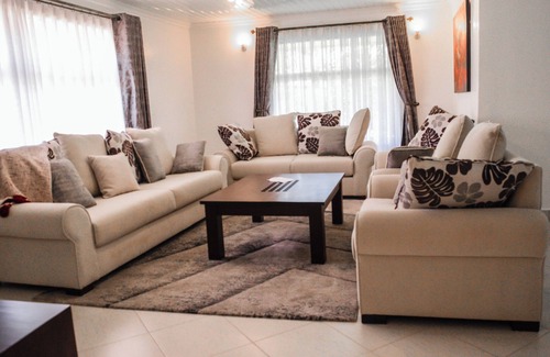 Athi River Casa | Humongous 5BR Bungalow with Private Pool near JKIA – Greenpark, Athi River