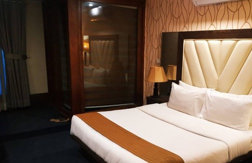 Rawalpindi Hotel | Hunain Hotel