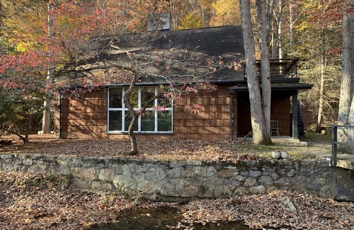 North Fork Casa | Isla Madre Hambrienta. Un refugio de cabina único. En State Park, Back of the Dragon
