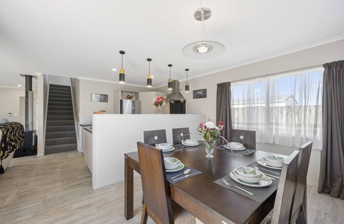 Himatangi Beach Casa | Hunia Haven - Himatangi Beach Holiday Home