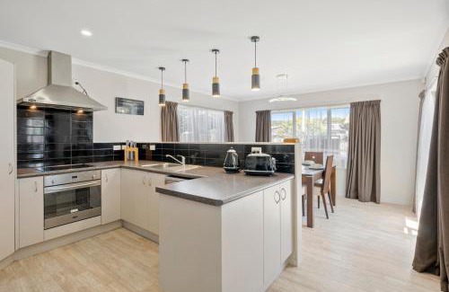 Himatangi Beach Casa | Hunia Haven - Himatangi Beach Holiday Home