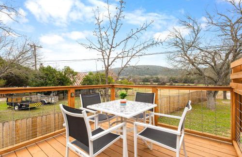 New Braunfels Casa | Hunka Hunka Cabin