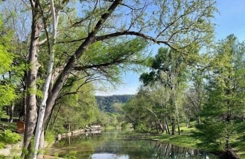 New Braunfels Cabaña | Hunka Hunka Guadalupe Love!
