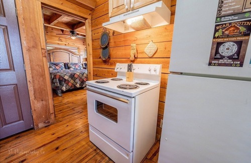 Townsend Cabina | Hunter's Hideaway (2-Bedroom Cabin) with Mountain view - Pets Allowed by RedAwning
