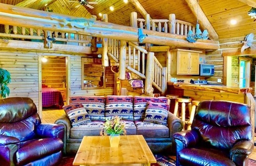 Dorchester Cabina | Hunters Hollow Lodge w/ Outdoor Hot Tub