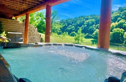 Dorchester Cabina | Hunters Hollow Lodge W/ Outdoor Hot Tub & New Swimming Pool