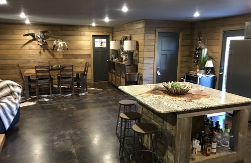Gregory Cabina | Hunting Lodge north of Augusta, AR
