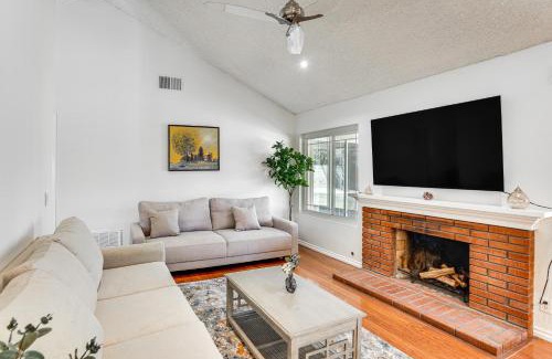 Huntington Beach Casa | Huntington Beach Home Fire Pit, Grill and More!