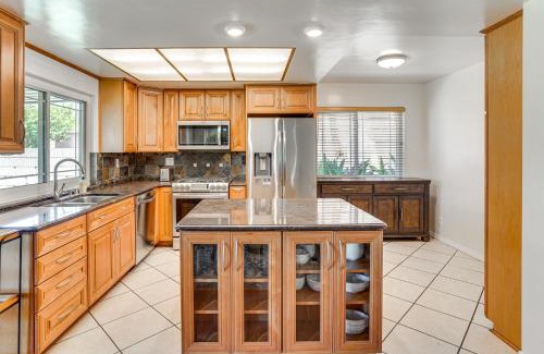 Huntington Beach Casa | Huntington Beach Home Fire Pit, Grill and More!