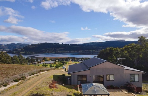 Cradoc Casa | Huon Heights Hideaway at Cygnet Coast