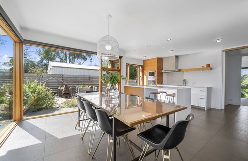 Huonville Casa | Huon Valley Luxury - Vistas al río, Wi-Fi gratuito, NBN