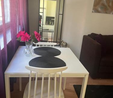 Ylamylly Apartamento | Huoneisto kaupungissa Joensuu