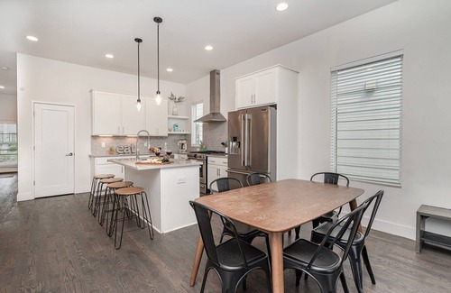 Talbot's Corner Casa | Hurst House - 4 Stylish Homes - Mins to Germantown