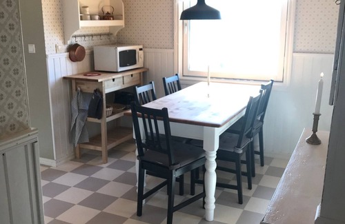 Bredsjo Casa | Hus Bjöksjöblick - Holiday home with lake view & boat in southern Sweden