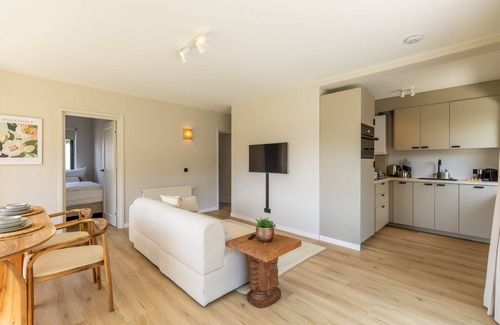 Cadzand-Bad Apartamento | Huswell - Charming Apartment with Garden & Parking