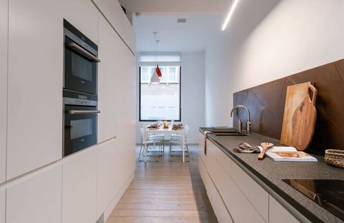 Antwerp Casa | Huswell - Charming retreat, 15 Minutes to Station
