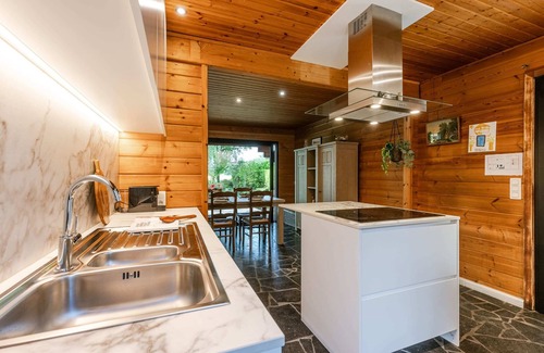 Knesselare Chalet De Esquí | Huswell - Tranquil and cozy chalet in the heart of Ursel