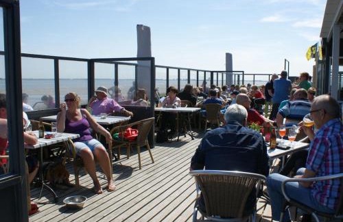 Baarland Chalet De Esquí | Hut in Baarland with swimming pool