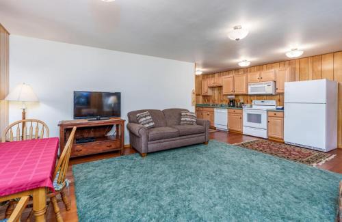 Yosemite West Casa | Hutchings Cabin & Apt.