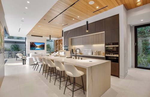 Beverly Hills Casa | Hutton Villa - Luxury Modern Retreat in Iconic Beverly Hills Oasis