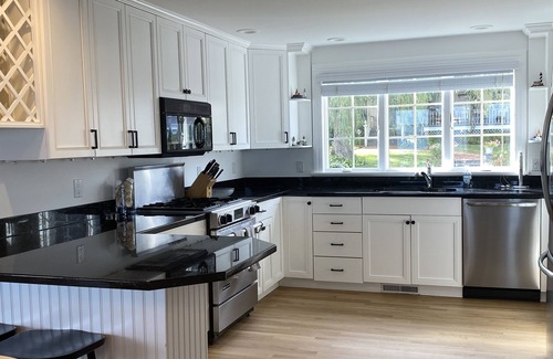 West Yarmouth Casa | Hyannis Harbor Front 3br, 3-1/2 ba with private sandy beach and deep water dock!
