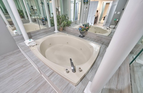Main Street Hyannis Hotel | Hyannis Plaza Hotel