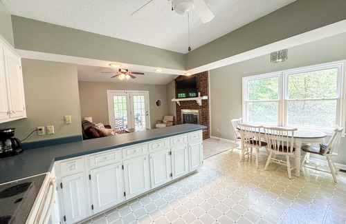 Leasburg Casa | Hyco Hills Hideaway- private location, close to VIR, fast wi-fi, HOT TUB