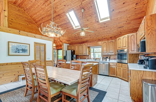 Semora Cabina | Hyco Lake Escape w/Deck & Dock: Families Welcome!