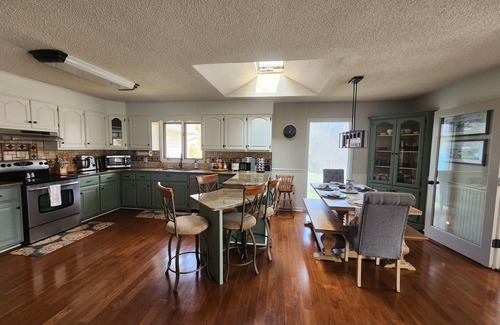 Semora Casa | Family friendly home on Hyco Lake, large dock, fire pit, one level.