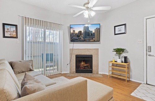 North University Apartamento | Hyde Park Haven: Prime Location Near UT & Downtown