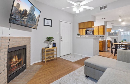 North University Apartamento | Hyde Park Haven: Prime Location Near UT & Downtown