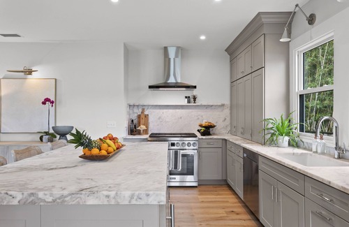 SoHo Casa | Hyde Park 🏠Totally Remodeled Historic Bungalow