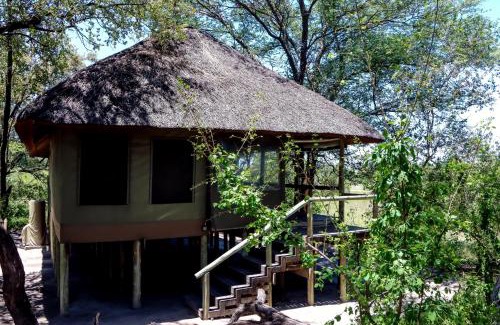 Chobe District Cabina | Hyenas Howl Cabins & Campground