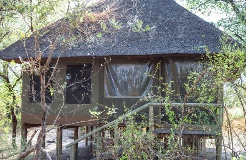 Chobe District Cabina | Hyenas Howl Cabins & Campground
