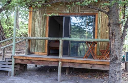 Chobe District Cabina | Hyenas Howl Cabins & Campground