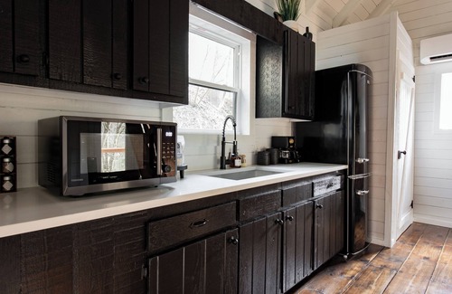 Cashes Valley Cabina | Hygge Hollow Cabin on Fightingtown Creek